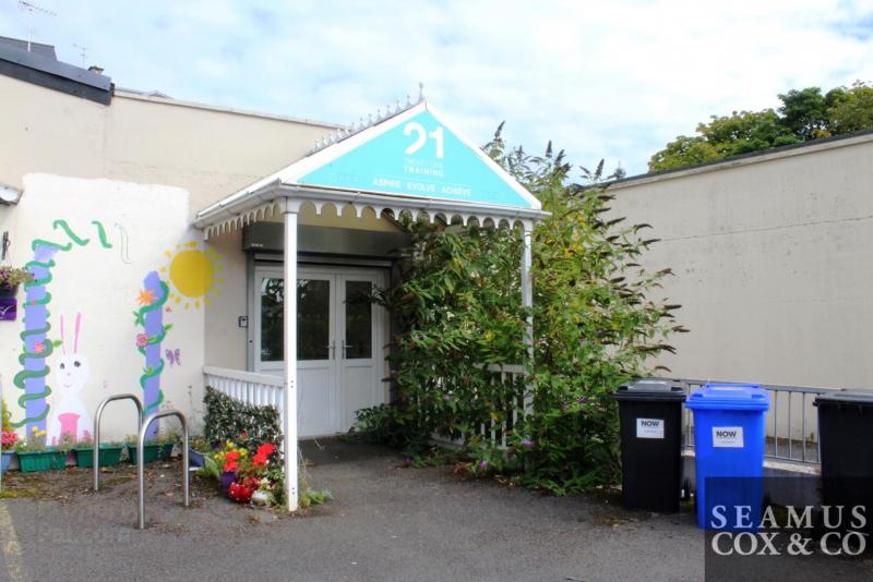 27d East Bridge Street 1