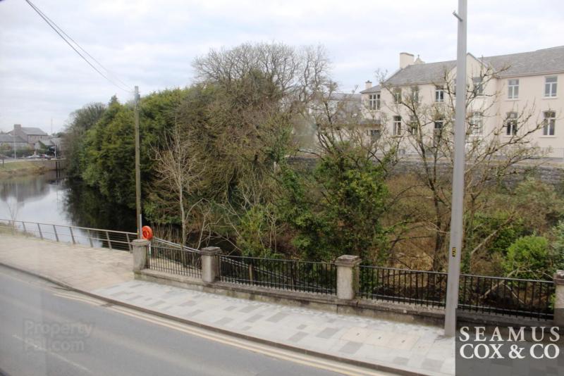 4 Queen Elizabeth Road 6